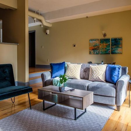 Frontdesk 2015 East 4Th Street Apts Downtown Cleveland Apartment Bagian luar foto