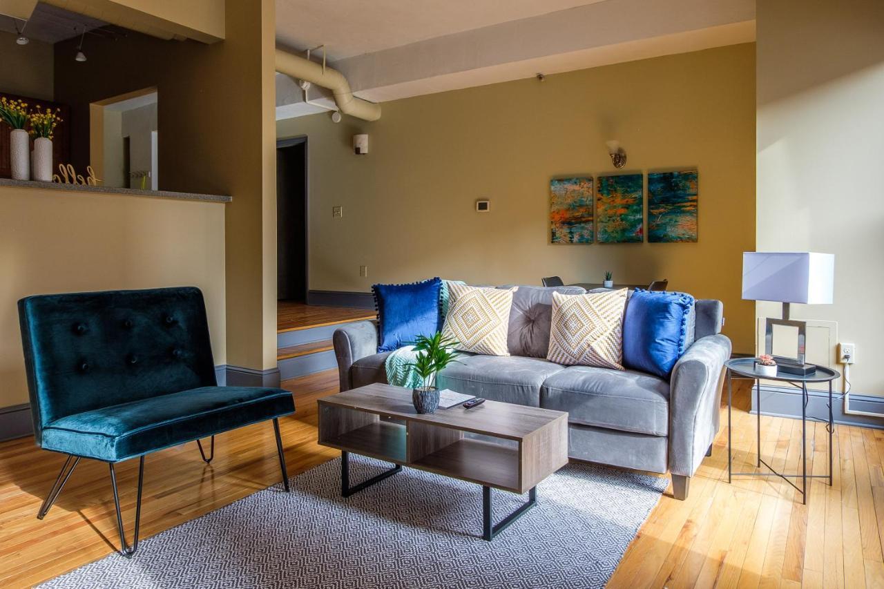 Frontdesk 2015 East 4Th Street Apts Downtown Cleveland Apartment Bagian luar foto